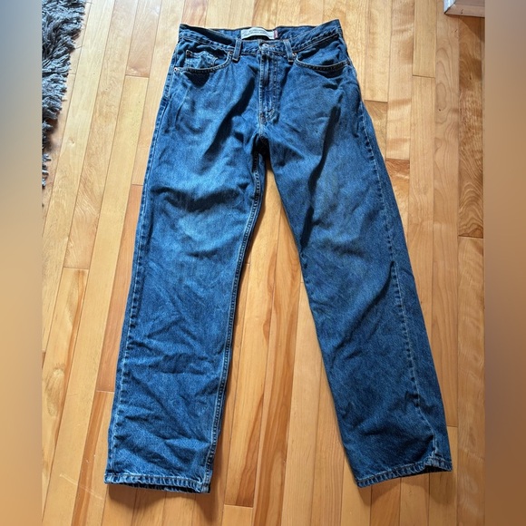 Classic Blue Levi’s Jeans Relaxed straight - Picture 1 of 8